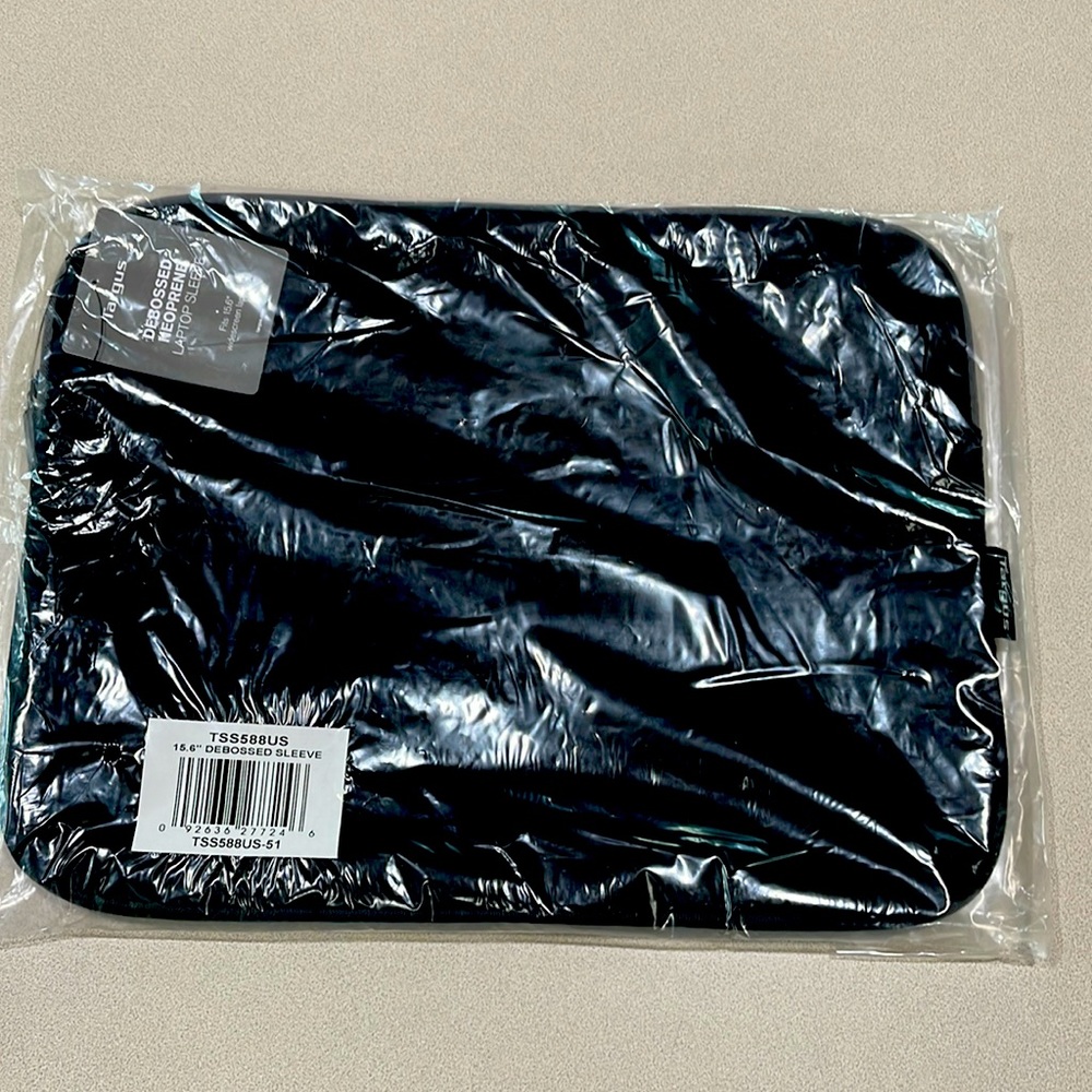 Targus Debossed Neoprene Laptop Sleeve New in bag!!! 2 bags!